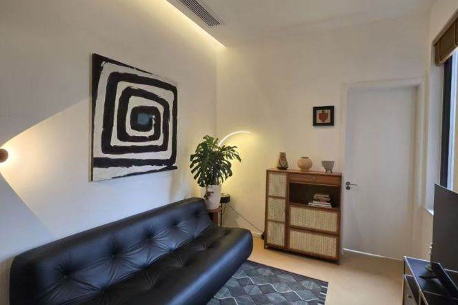 High ceiling one bedroom Apt+gym+heating+central AC @Changping
