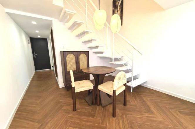 changping rd elevator 2BR/2Baths@L7
