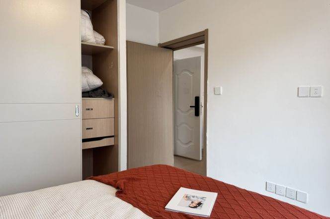 Spacious 2Br +elevator/Wuning rd metro L13&14 /Suzhou Creek / 10.8K