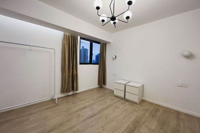 Big 2Br/Next to L2/11 Jiangsu Rd/Many windows/Bright/Balcony+Elevator