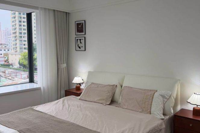 2 Brs, 2 Baths, 130 sqm, High rise Building, 120 sqm @ Lujiabang metro L8&9