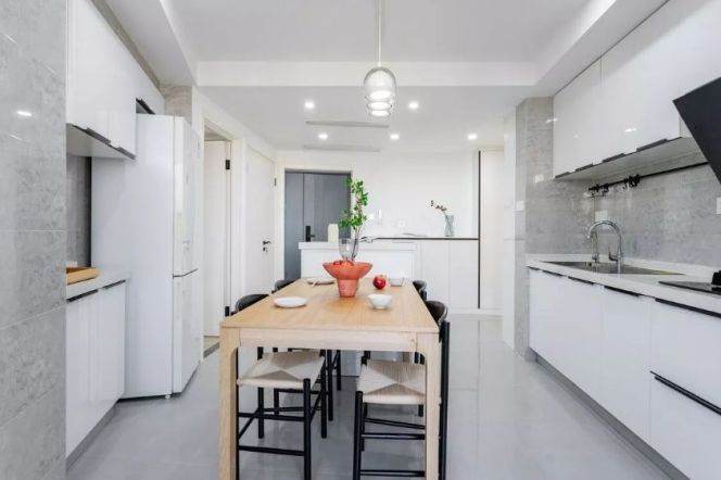 Gubei   Modern 4BR Apartment bright and clean 
