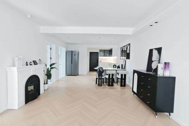 Large 3Brs+Balcony+Parking L10/15