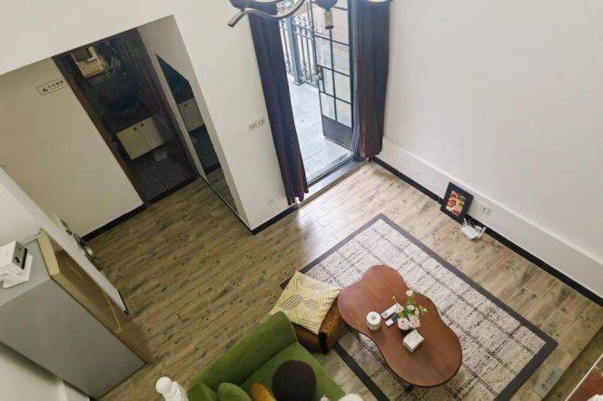 Unique loft 1br with Private yard Pet friendly,easy to L 9/12 JiaShan Rd St. near IAPM