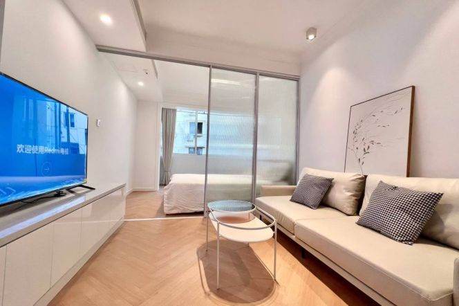 Jiangsu rd 1BR 1LR@L11/2,central AC/oven/bright room/Nice deco&location