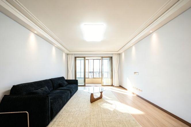 Hongqiao Rd. High-rise bright and sunshine 3+1br plus outdoor balcony