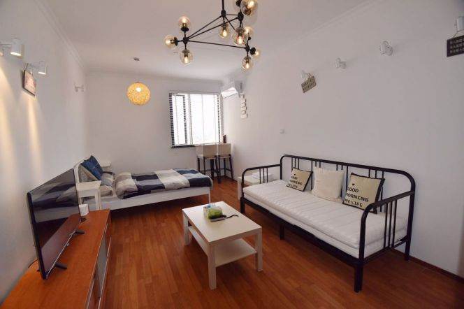 Lovely and cozy one bedroom with elevator near iapm.  