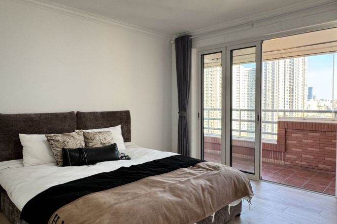 Spacious&Modern&Bright 3Br + Balcony | Xujiahui CBD | Shanghai Stadium Mt