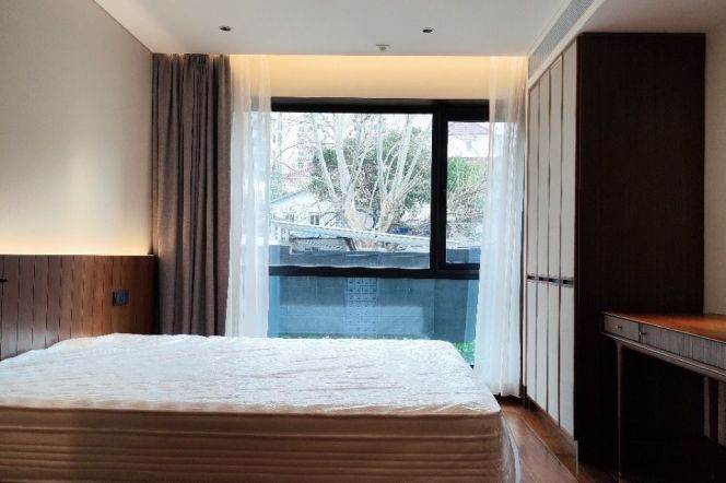 Wutong District, a group of apartments, a large open living room, Zhaojiabang Road subway station