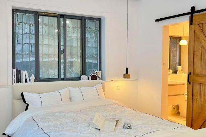1br-Yard - 5 minutes to Line 2/12/13 - Nanjing West Road