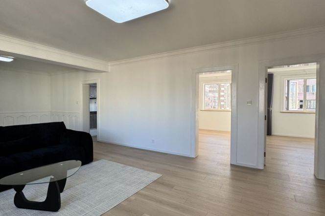 Spacious&Modern&Bright 3Br + Balcony | Xujiahui CBD | Shanghai Stadium Mt