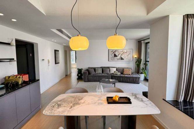 2 Brs, 2 Baths, Open Balcony/Floor heating/Dish washer, 130 sqm @ Lujiabang metro L8&9