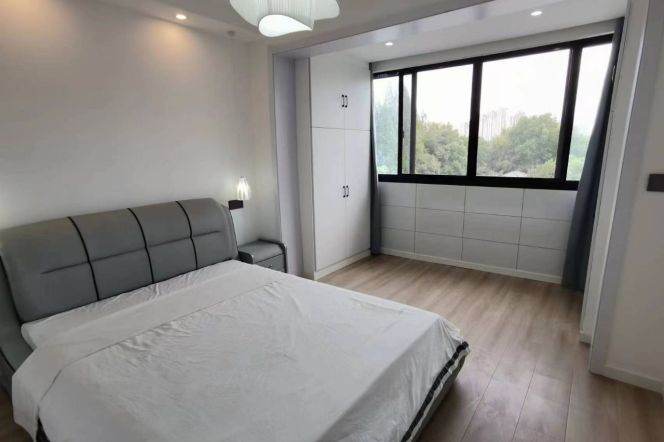 Changfeng park/spacious 2br 1lr/bright room/elevator/NR ECNU,@L15/13