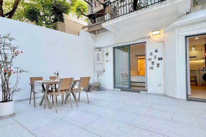 1br-Yard - 5 minutes to Line 2/12/13 - Nanjing West Road