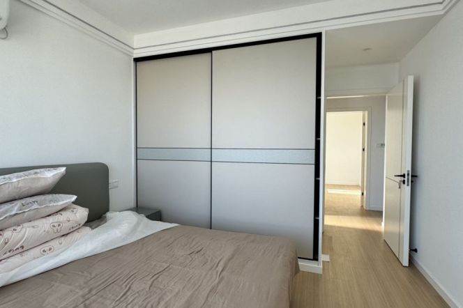 Great sunshine 2Br + Balcony +Elevator | New renovation | Hongqiao rd & Xujiahui CBD