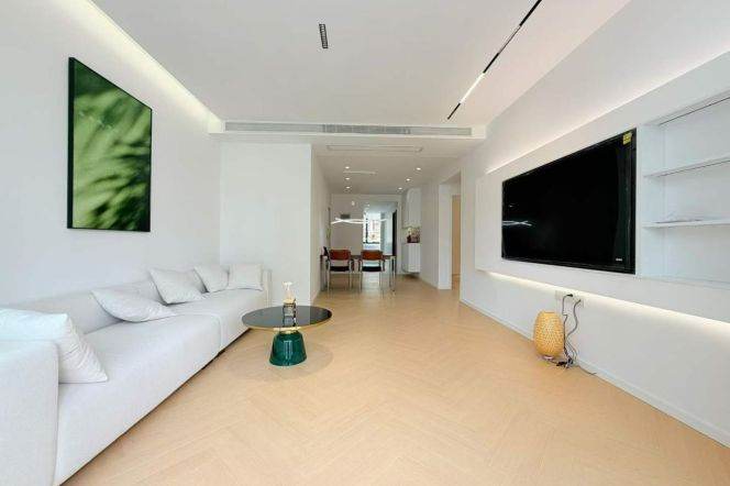 Haifang/North Shanxi rd floor heating 2brs/2lr/2ba apt with balcony;L7