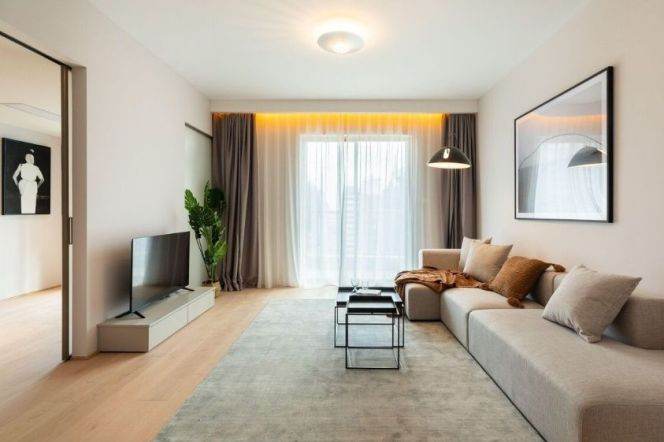 Modern 3brs with floor heating and balcony in central Lujiazui
