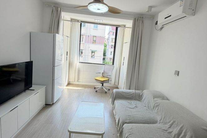 Hongqiao rd 1BR 2LR@L3/4/10,all bright room/separate living room/great value
