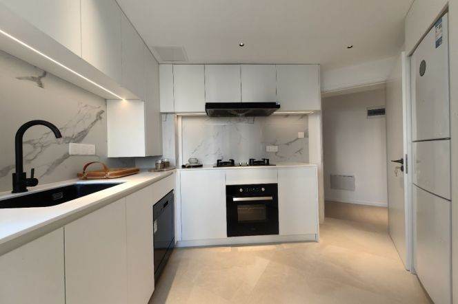 modern 3brs floor heating modern furniture near Xujiahui line 1,9,11 Xujiahui church ,park 