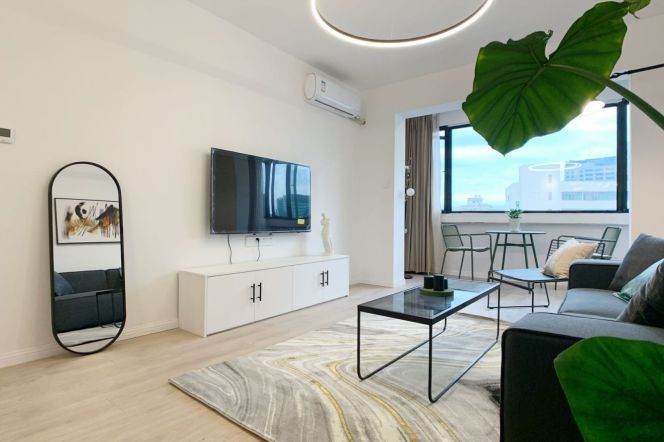 jiangsu rd elevator 2BR/big living room@L2/11