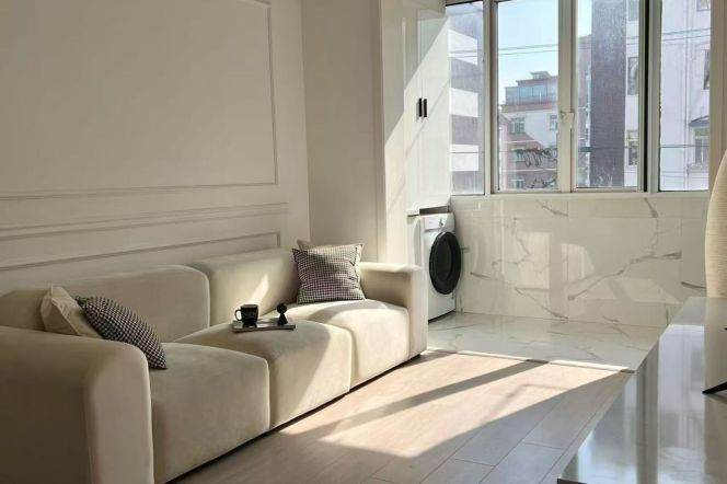 Sunny one bedroom elevator apt with oven@Line4/10 Hongqiao Rd