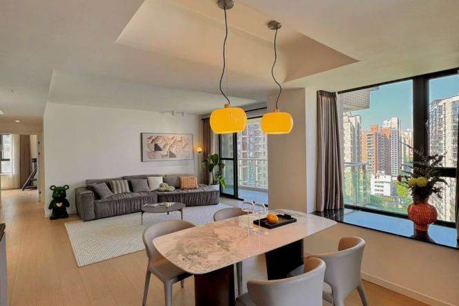 2 Brs, 2 Baths, Open Balcony/Floor heating/Dish washer, 130 sqm @ Lujiabang metro L8&9