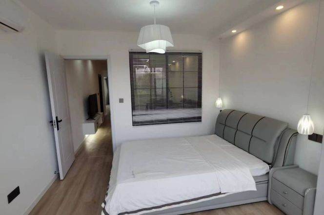 Changfeng park/spacious 2br 1lr/bright room/elevator/NR ECNU,@L15/13
