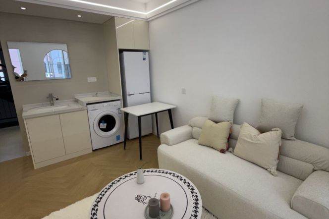 jiangsu rd station one bedroom