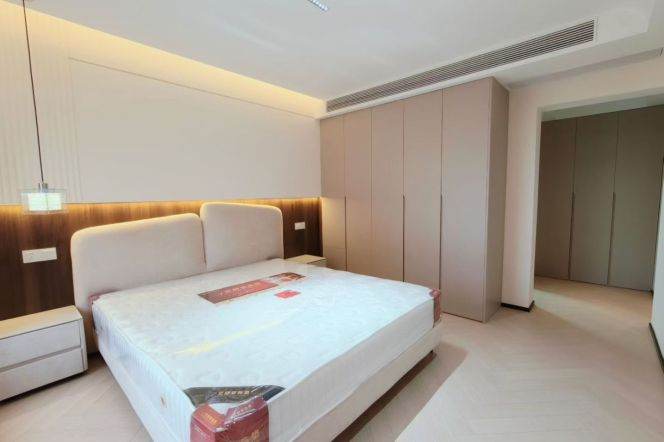 2 Brs, 2 Baths, Floor heating/Dish washer, 120 sqm, Brand-new Dec @Hechuan metro L9