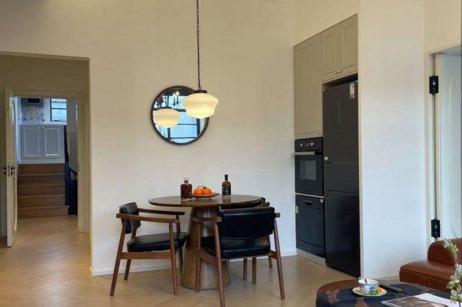 Spacious&Bright 2Bdrs 2Baths Apt+West Nan Jing Rd CBD+3F Walk Up+Terrace/Open Balcony