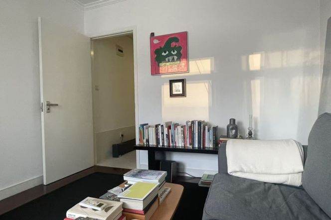Prime location top floor apt 