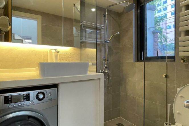 Spacious&Modern&Bright 3Bdrs 2Baths Apt+3F Walk Up+Stunning View/IAPM+Large Terrace