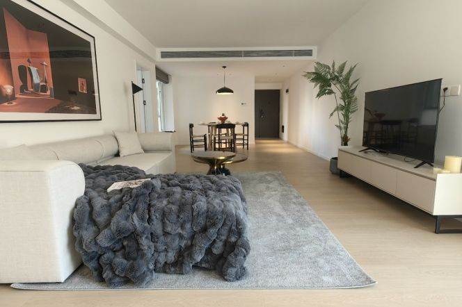 modern 3brs floor heating modern furniture near Xujiahui line 1,9,11 Xujiahui church ,park 