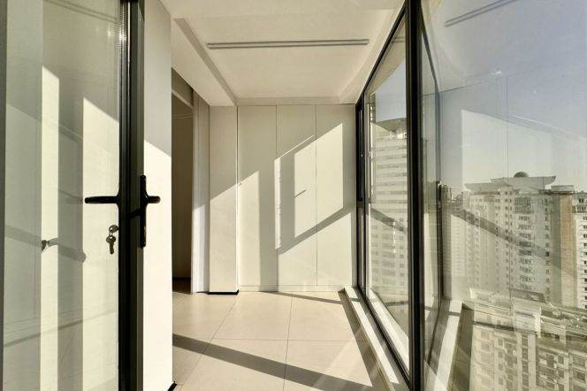 2 Brs, 2 Baths, Open Balcony/Floor heating/Oven, 140 sqm @ Wuning metro L13