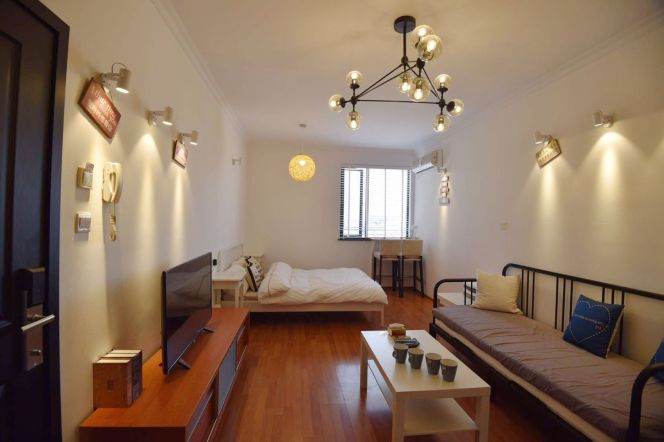Lovely and cozy one bedroom with elevator near iapm.  