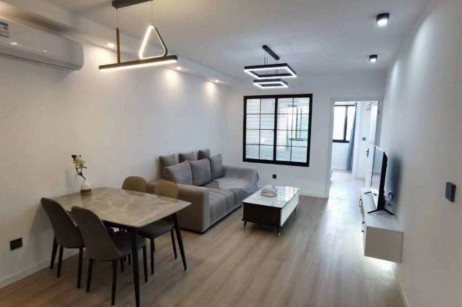 Changfeng park/spacious 2br 1lr/bright room/elevator/NR ECNU,@L15/13