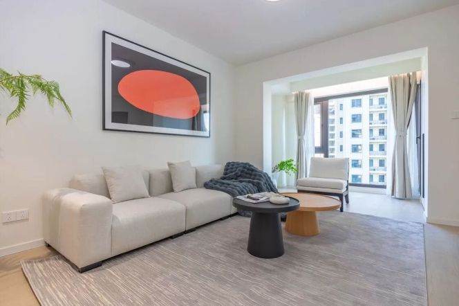 modern 2brs floor heating brand new furniture in Hong qiao line 15 only 16K