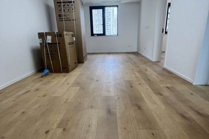 3 Brs with Brand-new Dec, 130 sqm, High rise building @ South Xizang metro L4&8
