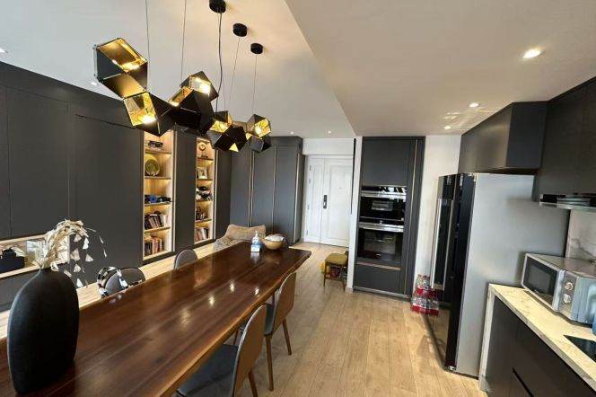 Modern 1 bedroom with floor heating and balcony  in Xintiandi