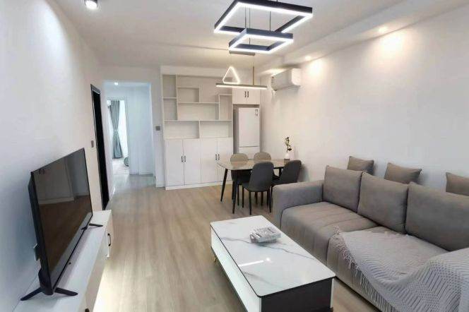 Changfeng park/spacious 2br 1lr/bright room/elevator/NR ECNU,@L15/13