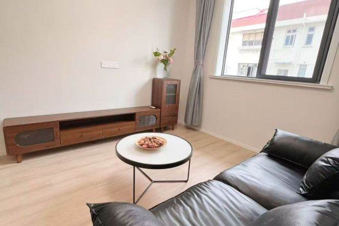 loushanguan rd 1BR/big living room@L2/15