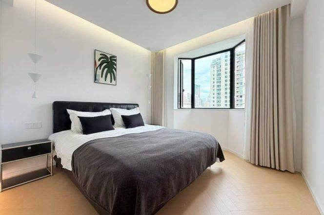 Haifang/North Shanxi rd floor heating 2brs/2lr/2ba apt with balcony;L7
