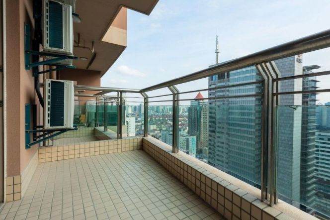 Modern 3brs with floor heating and balcony in central Lujiazui