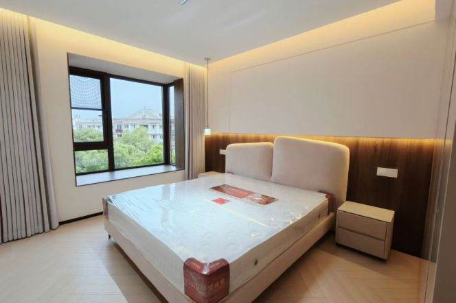 2 Brs, 2 Baths, Floor heating/Dish washer, 120 sqm, Brand-new Dec @Hechuan metro L9