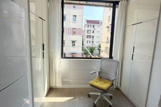 Hongqiao rd 1BR 2LR@L3/4/10,all bright room/separate living room/great value