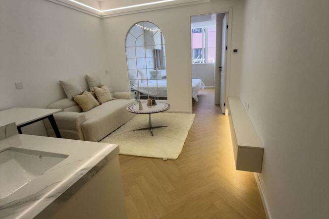 jiangsu rd station one bedroom