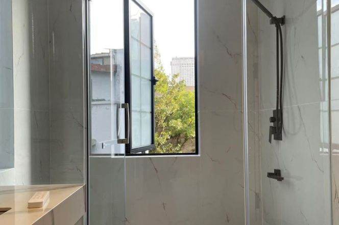 Spacious&Bright 2Bdrs 2Baths Apt+West Nan Jing Rd CBD+3F Walk Up+Terrace/Open Balcony