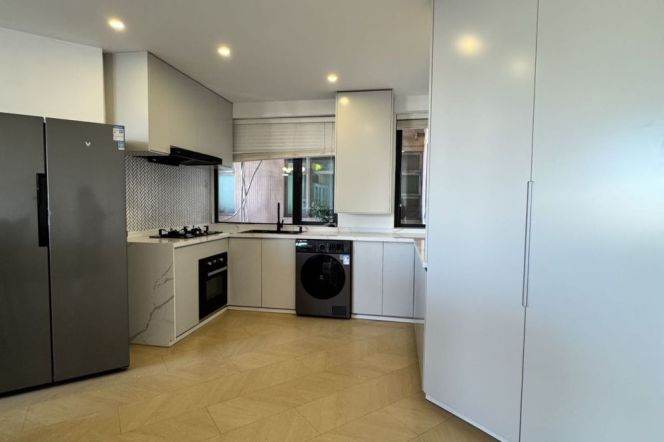 Impressive 3Br-3bathr 160Sqm + Scenic windows | Xujiahui CBD | Shanghai Stadium Mt