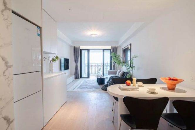 modern 2brs floor heating modern furniture open balcony in Gubei 16.3K