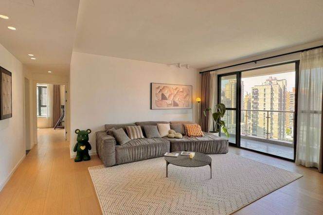 2 Brs, 2 Baths, Open Balcony/Floor heating/Dish washer, 130 sqm @ Lujiabang metro L8&9